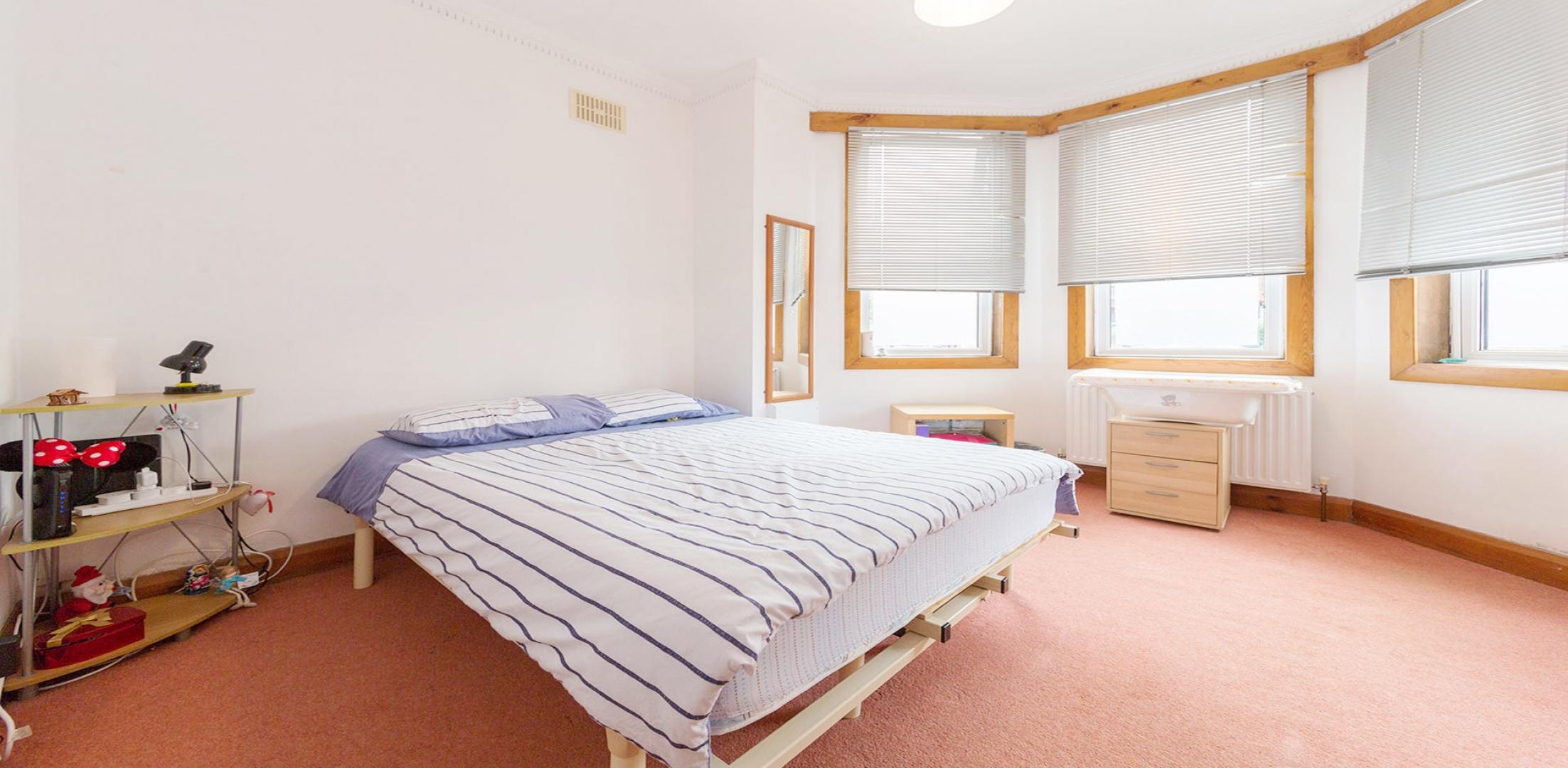 			3 Bedroom, 1 bath, 1 reception Flat			 Acland Road, WILLESDEN GREEN